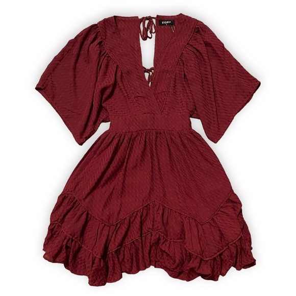 Storia Dresses & Skirts - Storia Breeze V-Neck Crepe Dress